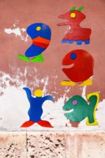 Große Holzfiguren
